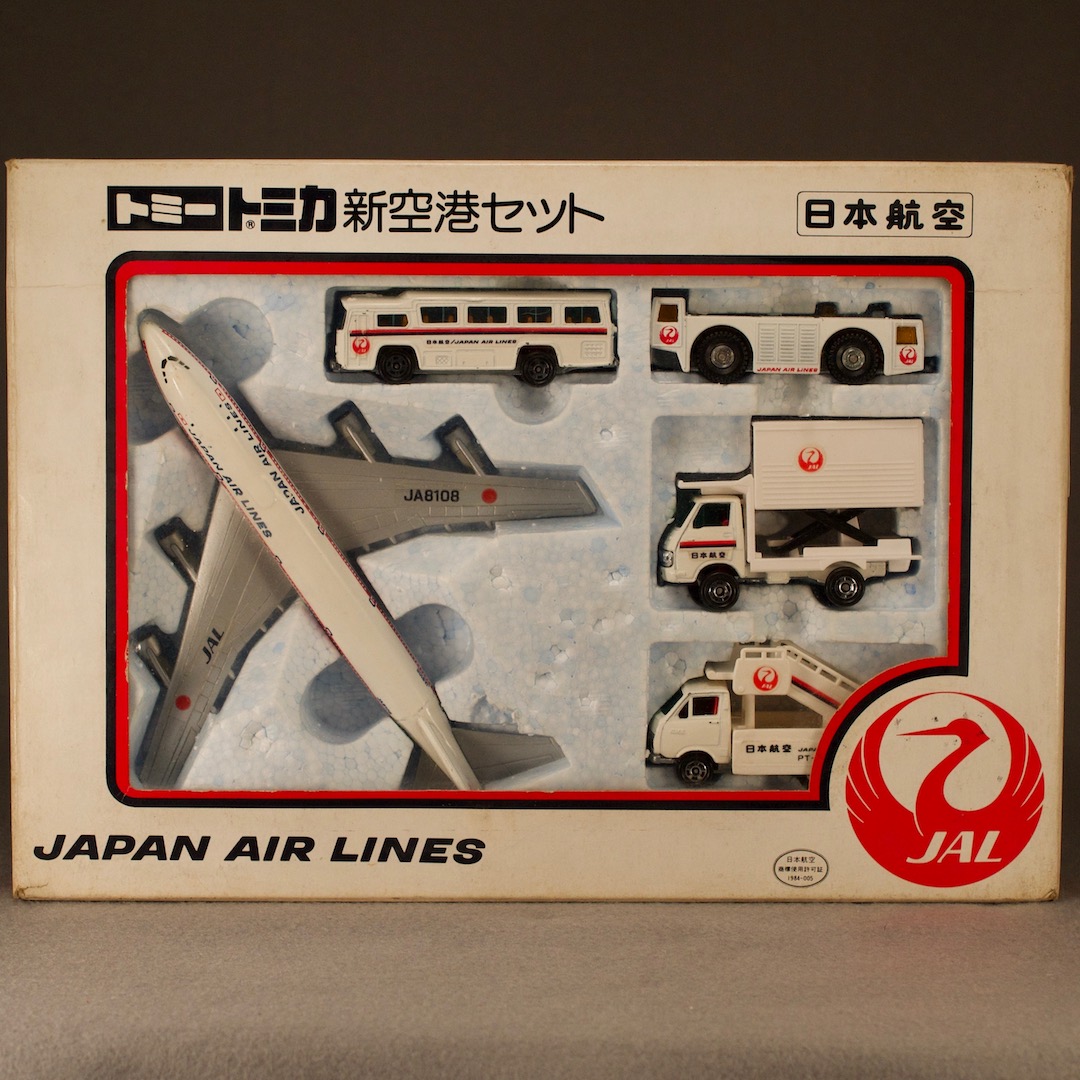 ミニカー トミカ 新空港セット JAL 日本航空 いずみ洋行のストアサイト 通販