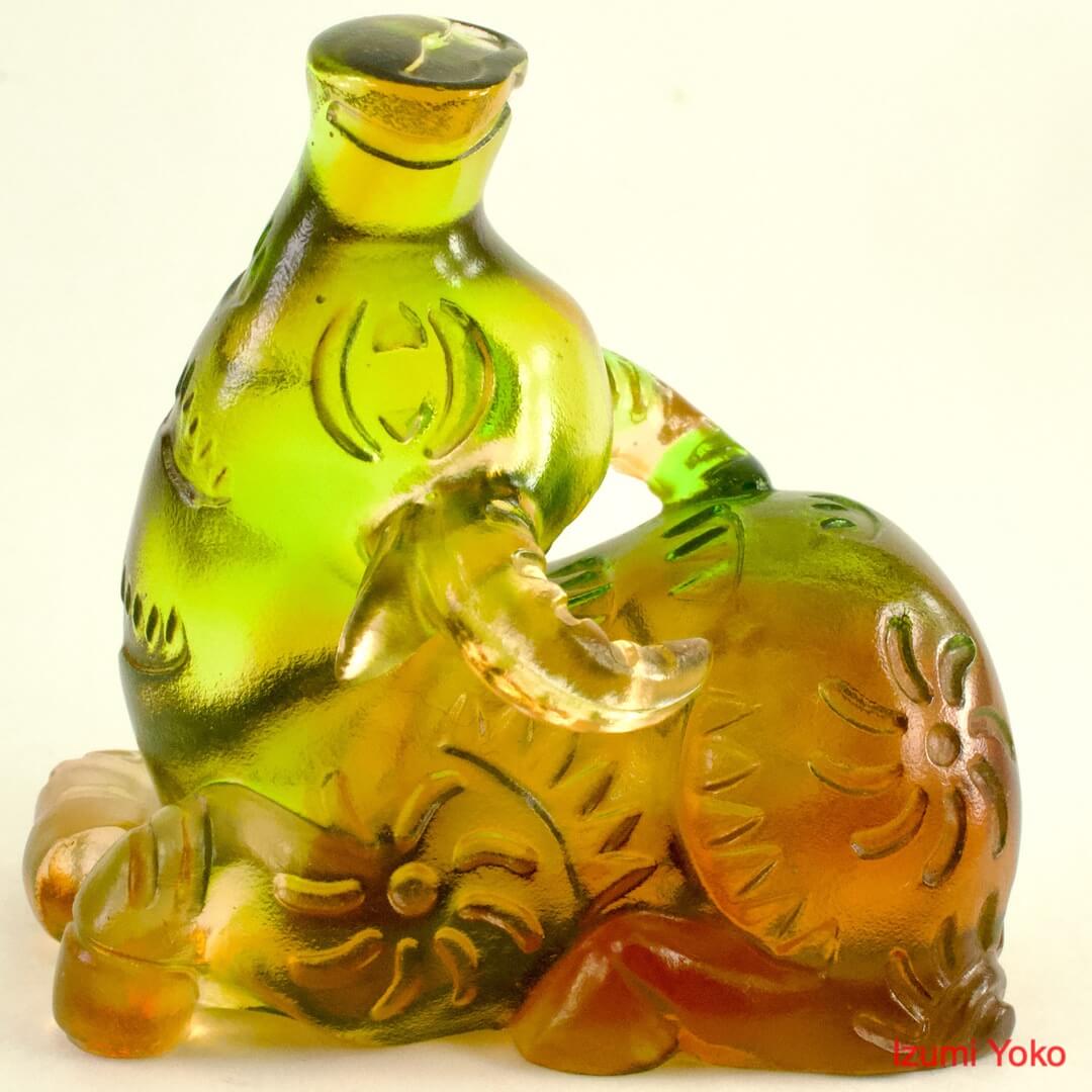 クリスタルガラス工芸 牛 置物 Amazon.co.jp: ガラスクリスタル クリスタル雄牛置物アートガラス動物