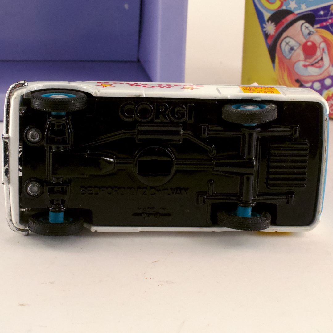 コーギー(Corgi) Classics 96905 Chipperfield's Circus Advance Booking Vehicle - 画像 (6)
