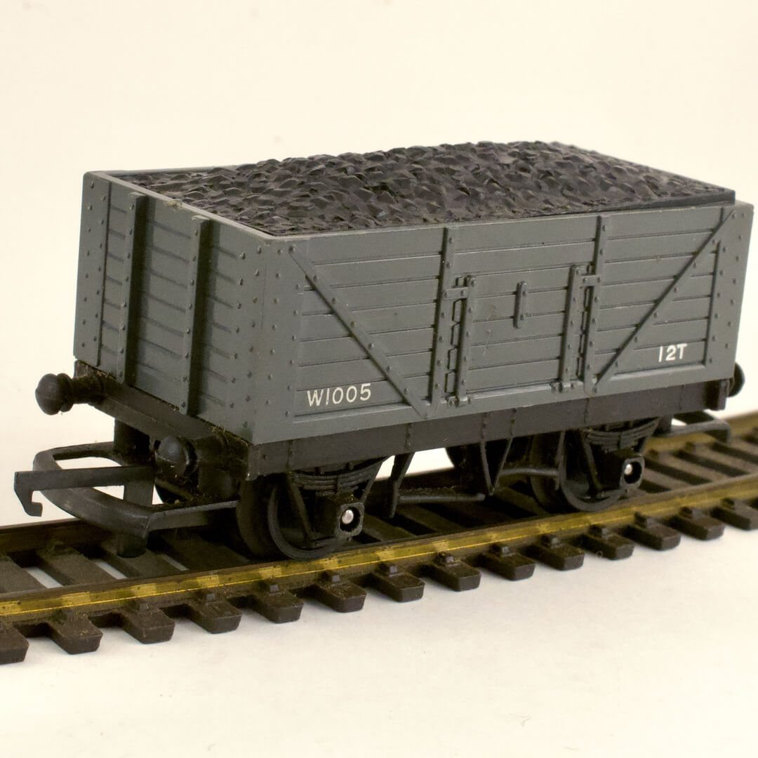 イギリス トライアング・レールウェイズ(Tri-ang Railways) R.244 MINERAL WAGON WITH COAL LOAD - 画像 (4)