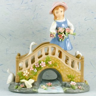 Alternative view of Cosmos Gifts 橋上のお花少女と動物たち