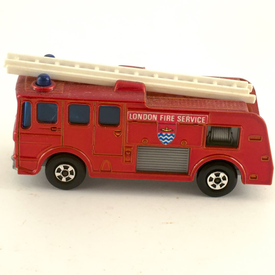 イギリス マッチボックス(matchbox) No.35 MERRYWEATHER FIRE ENGINE - 画像 (3)