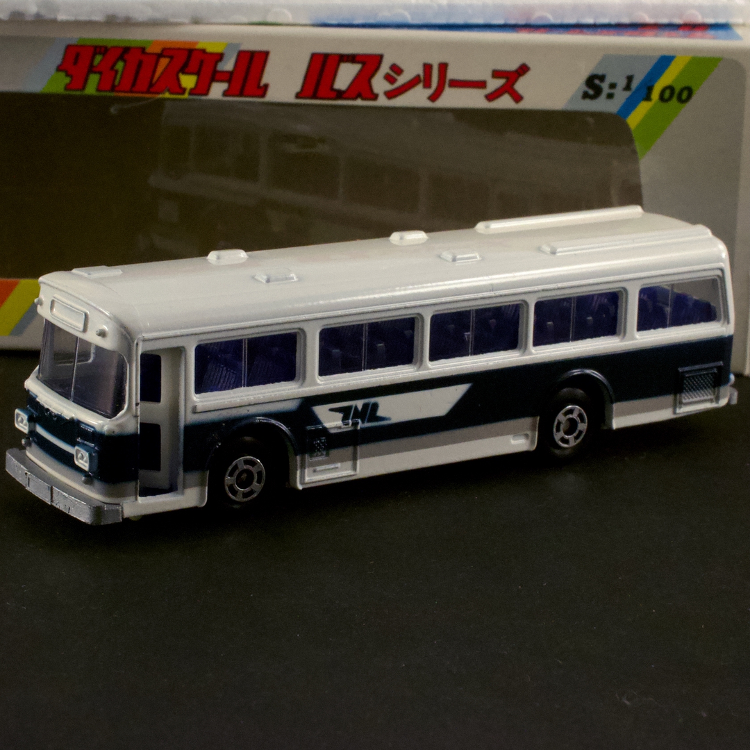 ウッド ダイカスケール バスシリーズ No.101 国鉄バス 日野(HINO) 1/100 - 画像 (9)