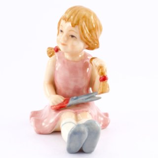 Alternative view of フィギュリン デンマーク ロイヤルコペンハーゲン（Royal Copenhagen） 髪を切る少女マリア Maria - Girl cutting her hair ミニコレクション Mini Collection