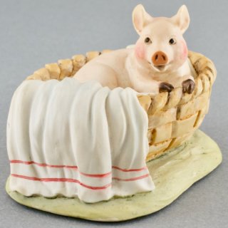 Alternative view of 子豚の置物 BEATRIX POTTER BORDER FINE ARTS PIG FIGURINE "YOCK-YOCK IN THE CLOTHES BASKET"