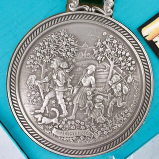 Alternative view of ドイツ（Zinn Becker） 壁掛け 「春 fruhling」 95%錫製 直径138mm、205g（約）