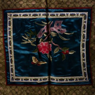 Alternative view of アンティーク 花瓶敷き 敷物 花と蝶の刺繍 中国骨董 BEIJING 敦煌 DUN HUANG 280mm x 260mm（箱なし）