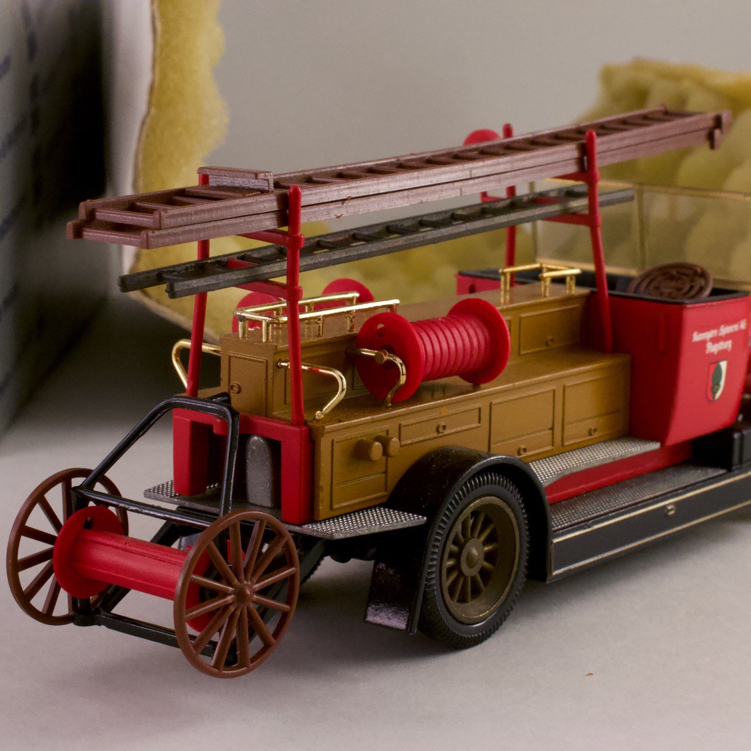 ミニカー 西ドイツ コナード（Conrad） 消防車 MAN-Oldtimer 1027 1/43