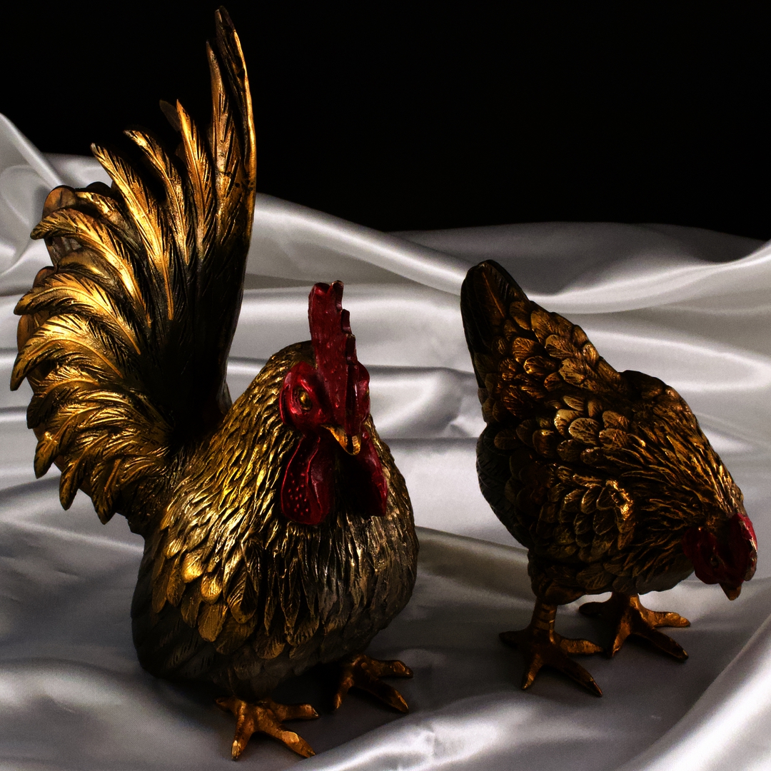 銅製の鶏の置き物