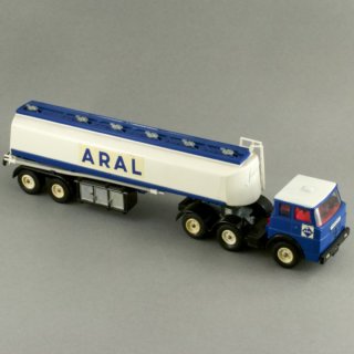 Alternative view of ドイツ ジク（siku） タンカー ARAL Tankzug F 201 S 2A 37200 Liter