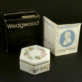 Alternative view of イギリス ウェッジウッド（WEDGWOOD） W4638 5226 RUNNYMEDE DK BLUE HEXAGONAL BOX ジャンク品