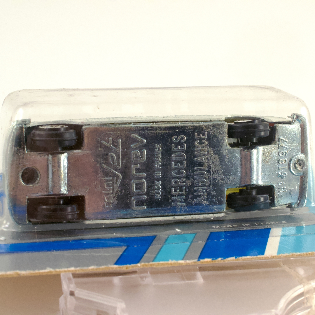 フランス ノレブ(Norev) mini Jet MERCEDES AMBULANCE NO.318977 ブリスターパック 未開封 - 画像 (9)