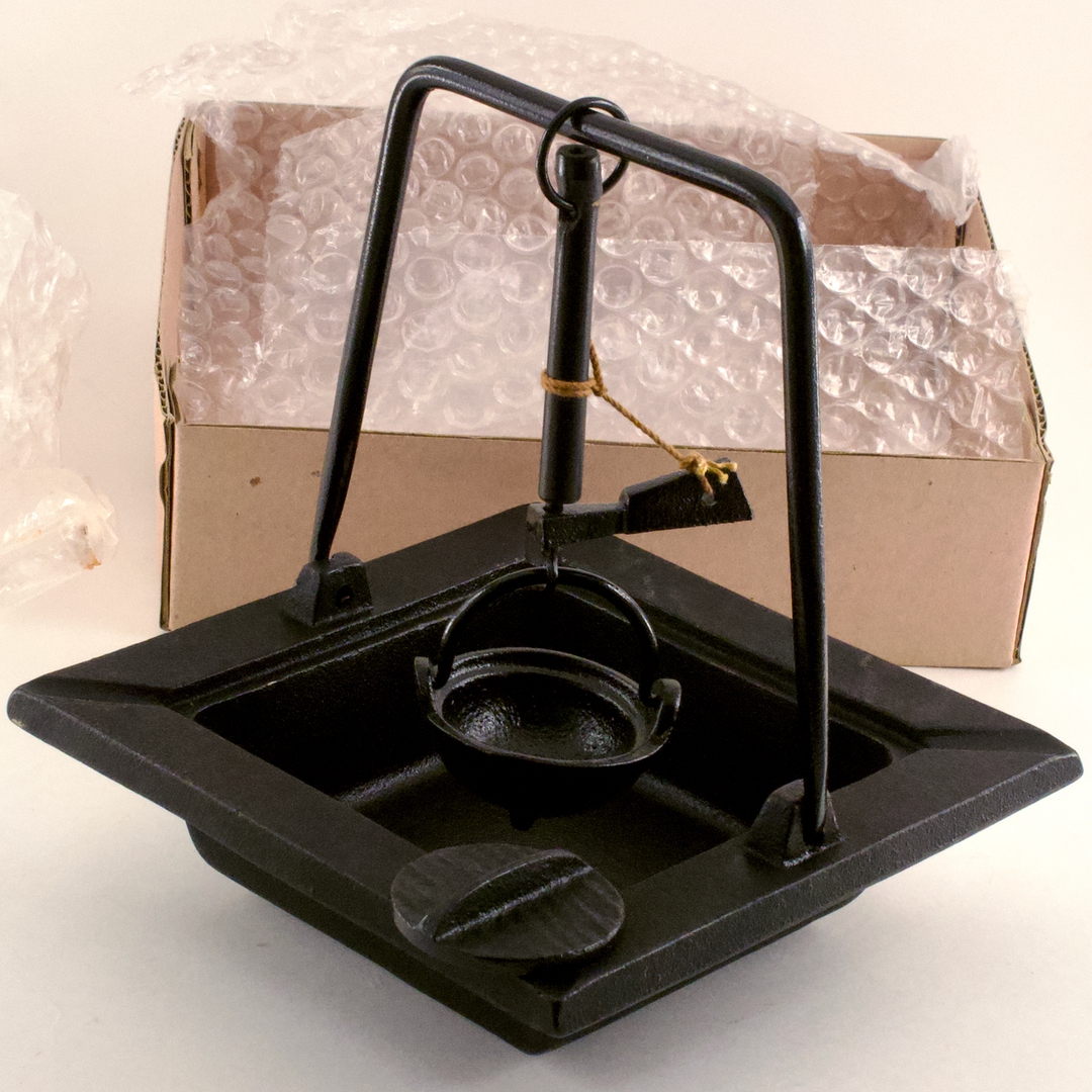 東京盛栄堂 南部名産 鉄器 イロリ自在鉤付灰皿 未使用品 - 画像 (7)