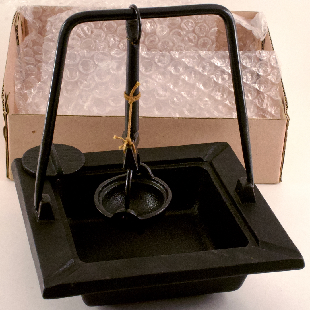 東京盛栄堂 南部名産 鉄器 イロリ自在鉤付灰皿 未使用品 - 画像 (6)