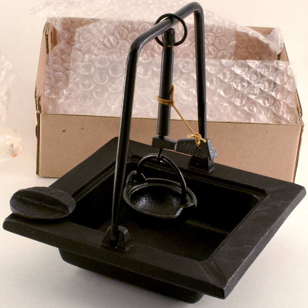 東京盛栄堂 南部名産 鉄器 イロリ自在鉤付灰皿 未使用品 - 画像 (5)